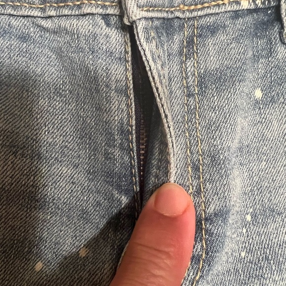 EUC Old Navy Splatter BF Denim cutoff shorts size 6 (R) - Picture 3 of 6